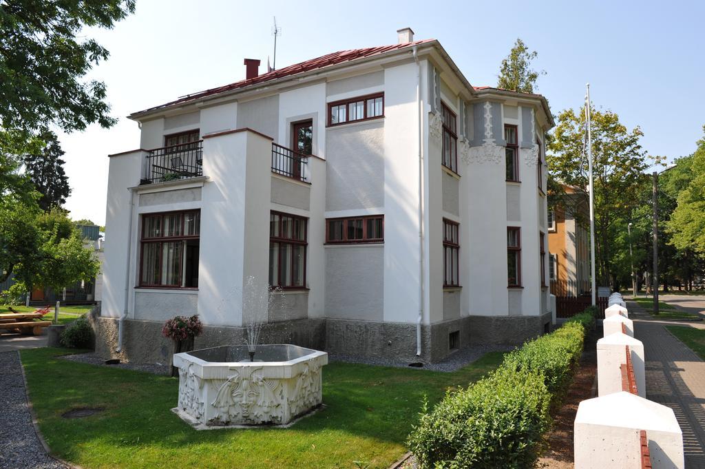Villa Meri Apartments Parnu Bagian luar foto